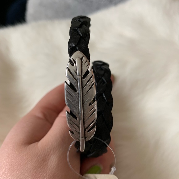 NWT • silver feather leather wrap bracelet - Picture 4 of 4